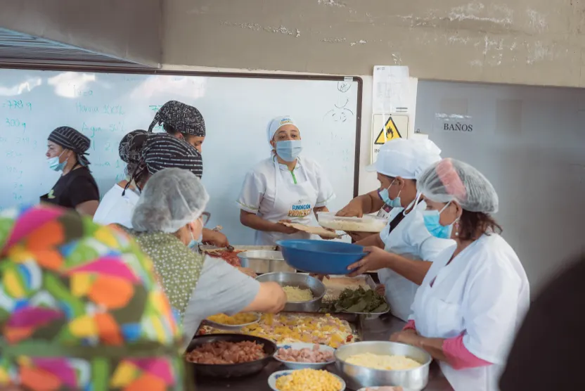 Foto de la nota «Mujeres amasando sueños en Tarso» (archivo 2025).