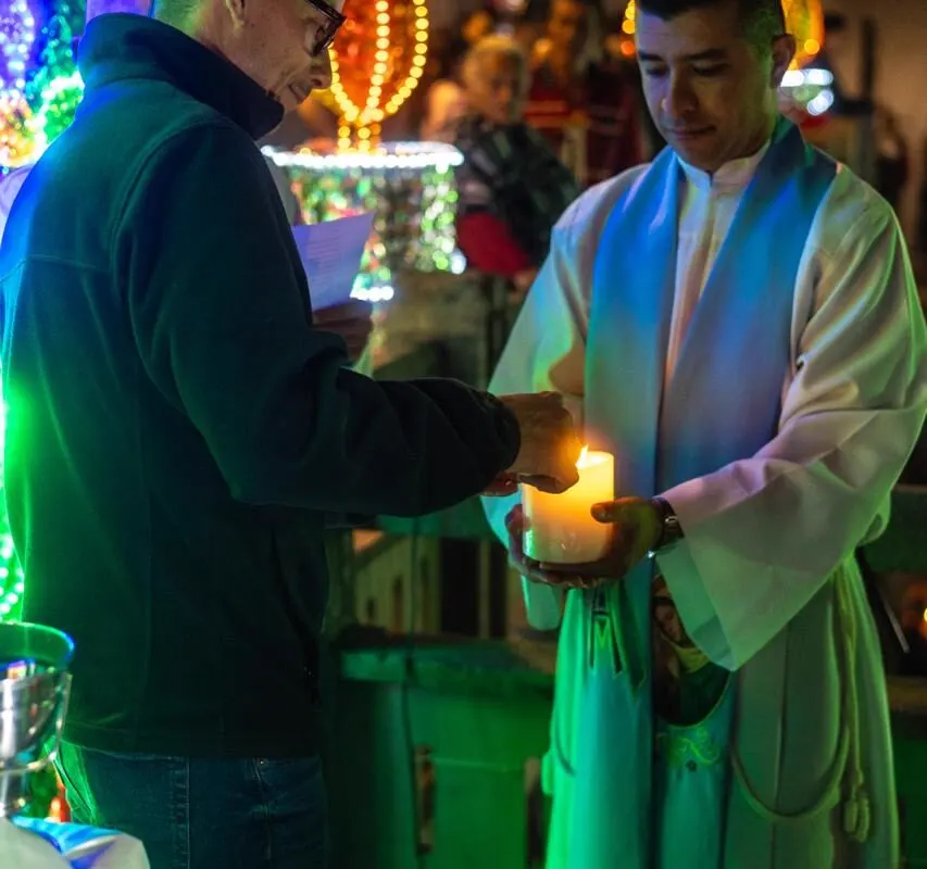 Foto de la nota «¿Por qué nos abrazamos en la navidad?» (archivo 2025).